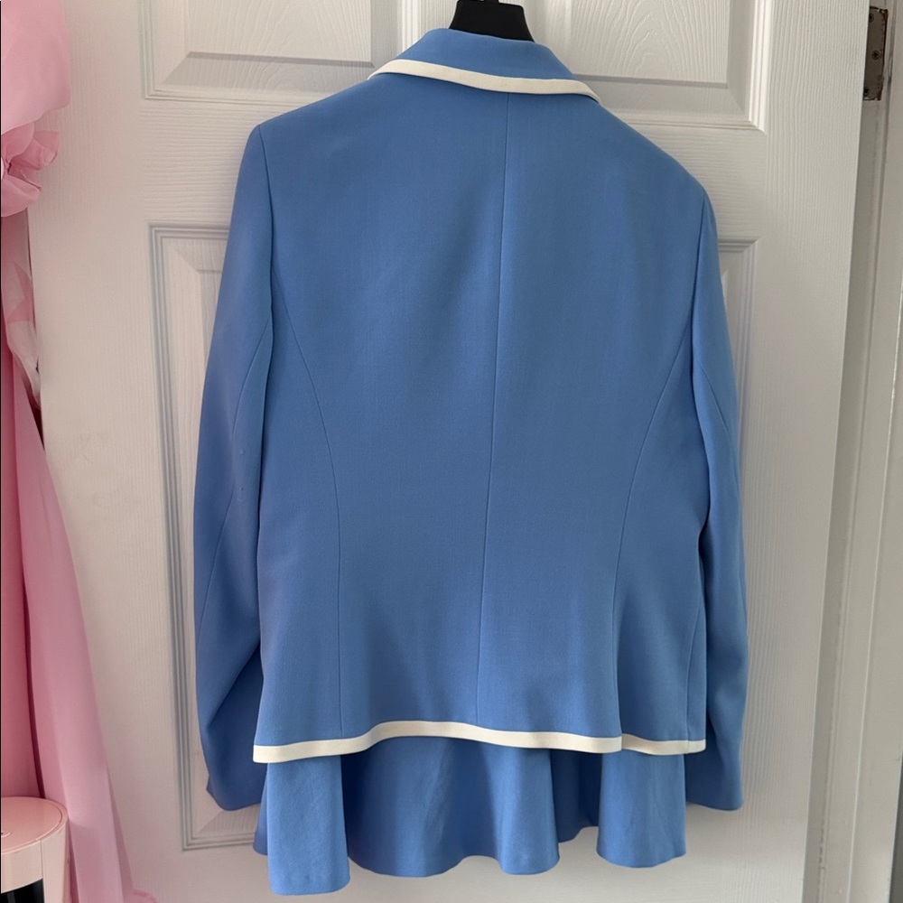 Le Suit Light Blue Blazer with White Trim - Picture 6 of 6